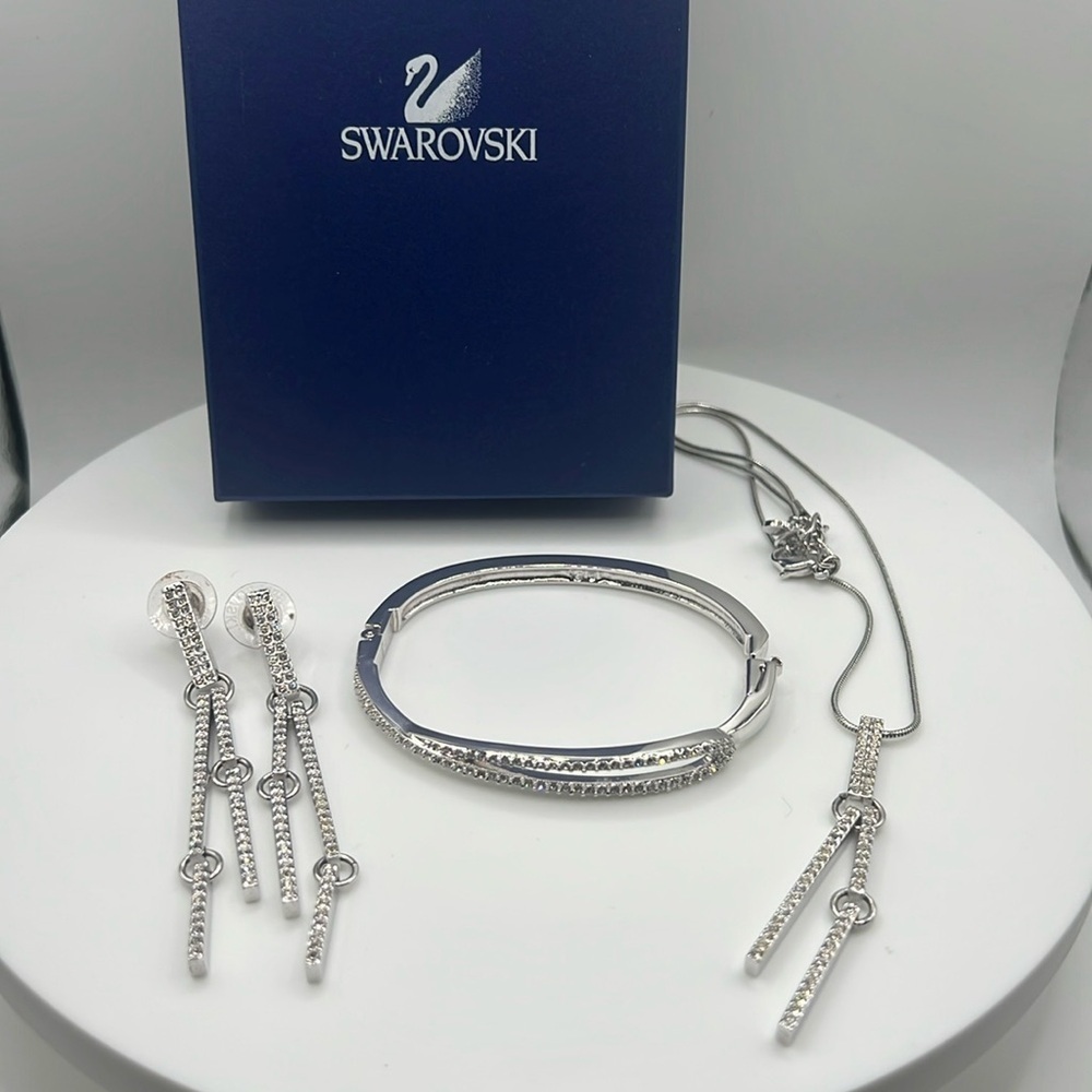 999. Swarovski Crystal & Silver Jewelry Set with Bracelet, Necklace and Earrings